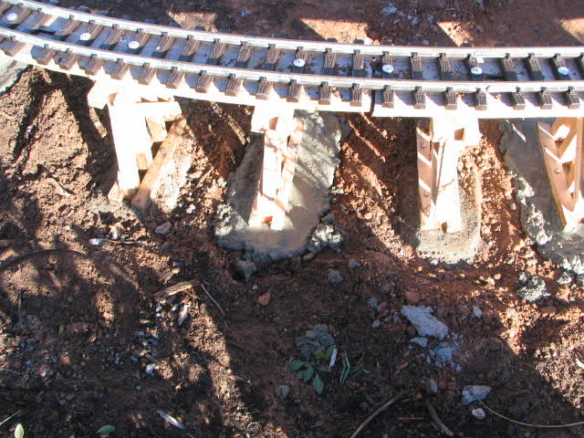 Bent concrete base